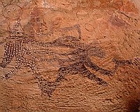 Afarrh  Taureau situé dans la deuxième grotte. On remarque les décorations des pattes arrières et de l'humain situé devant le taureau formées de traits blancs.