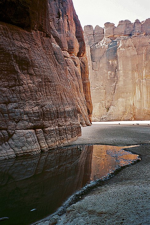 Guelta d'Archeï L'expédition pour la recherche du gouffre de Koboué démarre de la guelta d'Archeï où nous avons retrouvé le guide et l'équipe chamelière. La guelta d'Archeï...